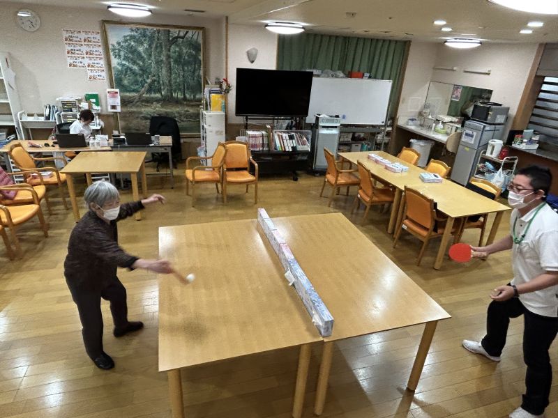 卓球でリハビリをする様子