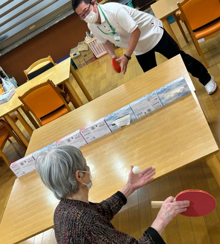 卓球でリハビリをする様子